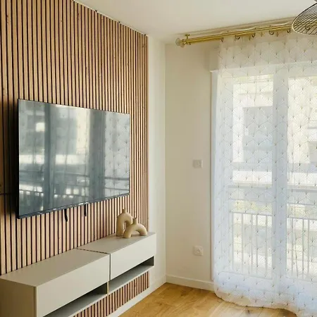 Bel A 5 Mn De Paris Tres Proche Metro 13 Et 14 Apartment *