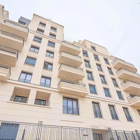 Bel A 5 Mn De Paris Tres Proche Metro 13 Et 14 Apartment